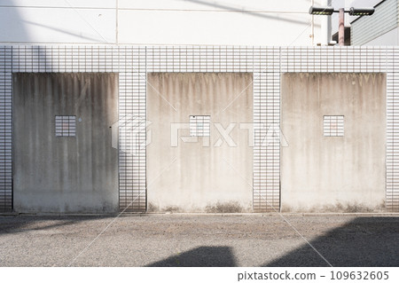 street wall background ,Industrial background, empty grunge urban street with warehouse brick wall 109632605