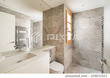 Fully equipped with sanitary ware bathroom with mirror Fully equipped with sanitary ware bathroom with mirror 109632931