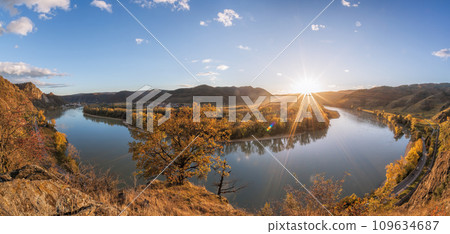 Panorama of Wachau valley (UNESCO) during autumn with Danube river near the Durnstein village in Lower Austria, Austria 109634687