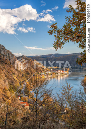 Panorama of Wachau valley (UNESCO) during autumn with Danube river near the Durnstein village in Lower Austria, Austria 109634689