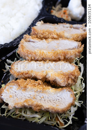 Delicious pork cutlet bento (fillet cutlet) 109635134