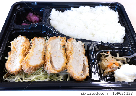 Delicious pork cutlet bento (fillet cutlet) Delicious pork cutlet bento (fillet cutlet) 109635138