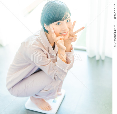 一名20多歲的女性稱體重 109635686
