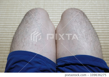 men's thigh hair 109636275