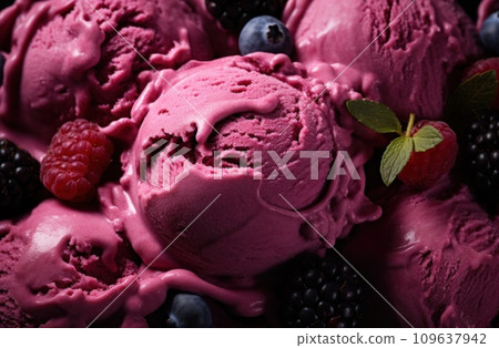 berry ice cream closeup 109637942