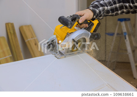 Using manual circular saw, interior doors must be cut to required size before installation Using manual circular saw, interior doors must be cut to required size before installation 109638661