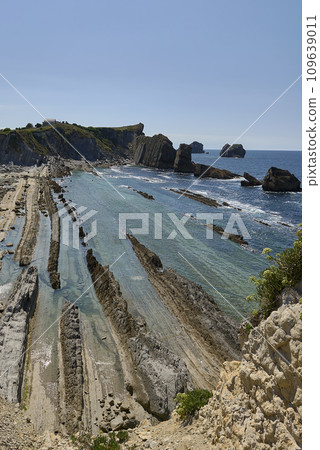 Broken coast at Liencres Cantabria. Rock formations Broken coast at Liencres Cantabria. Rock formations 109639011