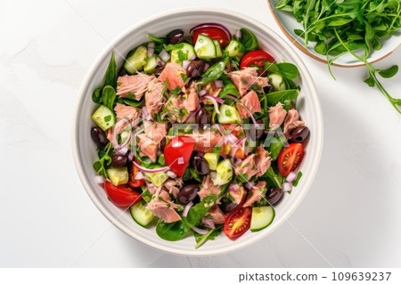 Tuna salad with tomatoes in a bowl 109639237