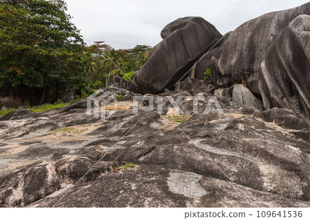 La Digue island, Seychelles. The Giant Union Rock La Digue island, Seychelles. The Giant Union Rock 109641536