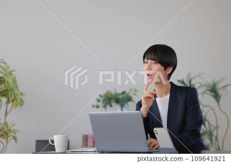 Business woman with an idea 1 Business woman with an idea 1 109641921