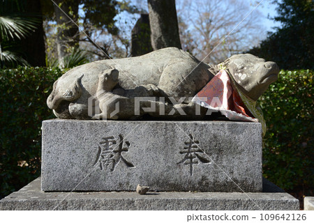 Kitano Tenmangu Shrine, bull statue on the approach, Kamigyo Ward, Kyoto City 109642126