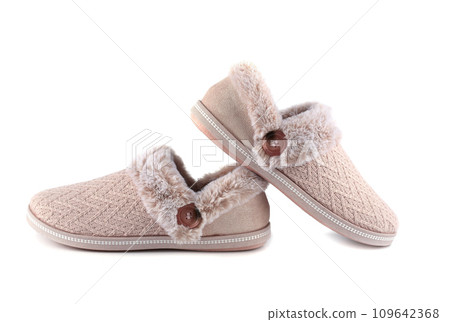 Home soft slippers 109642368