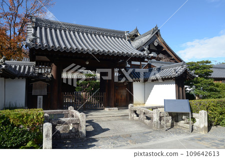 Autumn Myoshinji Temple Shunkoin Sanmon Hanazono, Ukyo Ward, Kyoto City Autumn Myoshinji Temple Shunkoin Sanmon Hanazono, Ukyo Ward, Kyoto City 109642613