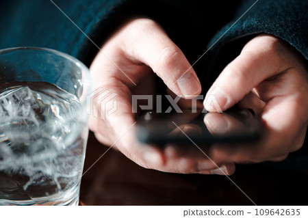 Hand to operate smartphone 109642635