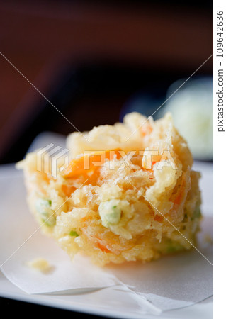 fried oysters 109642636