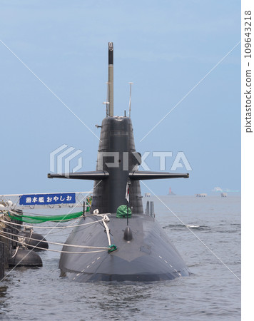 碼頭上的海上自衛隊潛水艇 Oyashio 碼頭上的海上自衛隊潛水艇 Oyashio 109643218