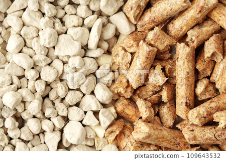 Different types of cat litter close up Different types of cat litter close up 109643532