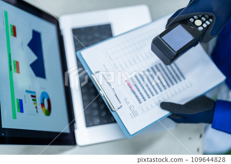 A warehouse equipped with a logistics solution No face A warehouse equipped with a logistics solution No face 109644828