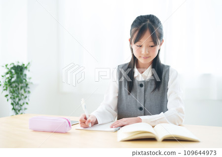 學習作業的女孩 學習作業的女孩 109644973