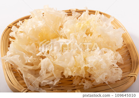 White wood ear fungus from China (dried) 109645010