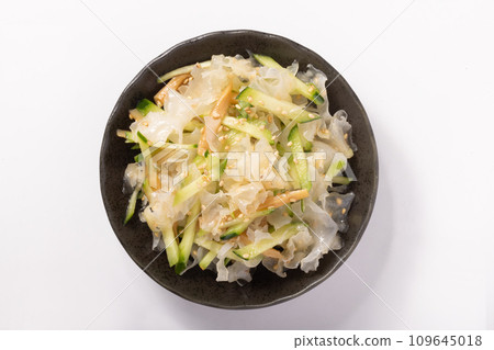 Chinese salad with white wood ear fungus, cucumber, and menma 109645018