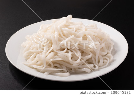 Low-carb noodles, low-carbohydrate noodles (okara powder, konnyaku powder) Low-carb noodles, low-carbohydrate noodles (okara powder, konnyaku powder) 109645181