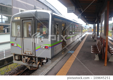 井原鐵道 開往總社 IRT355 柴油車（井原站） 109645251