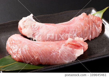 (Directly delivered from Shiogama Port, Miyagi Prefecture) Bigeye tuna, cheek meat, rare parts 109645461