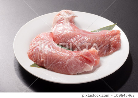 (Directly delivered from Shiogama Port, Miyagi Prefecture) Bigeye tuna, cheek meat, rare parts 109645462