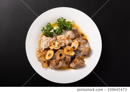 大眼鮪魚和臉頰牛排從宮城縣鹽灶港直送 大眼鮪魚和臉頰牛排從宮城縣鹽灶港直送 109645473