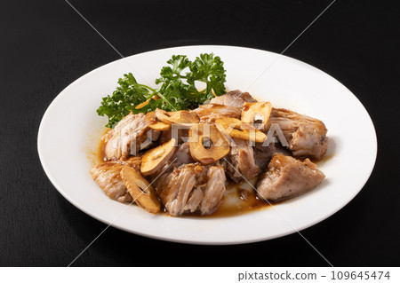 大眼鮪魚和臉頰牛排從宮城縣鹽灶港直送 大眼鮪魚和臉頰牛排從宮城縣鹽灶港直送 109645474