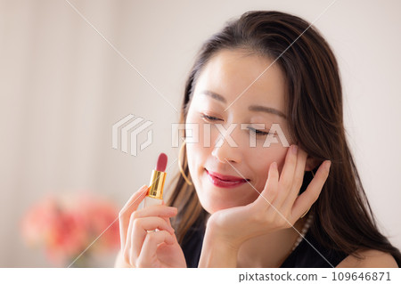 一個女人的肖像，一個化妝的女人 109646871