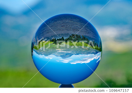 [Overlooking the Yufuin Basin from the Jakoshi Observation Deck (crystal ball)] Kawanishi, Yufuin-cho, Yufu-shi, Oita Prefecture 109647157