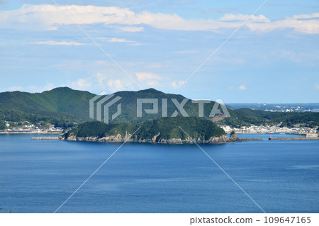 從相賀淺間山眺望桂島【三重縣渡洗郡南伊勢町相浦】 從相賀淺間山眺望桂島【三重縣渡洗郡南伊勢町相浦】 109647165