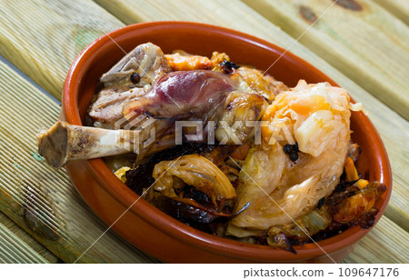 Stewed lamb with cabbage 109647176