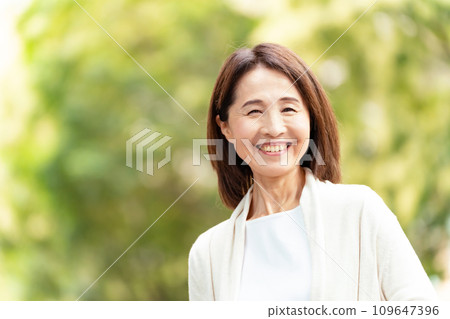 Senior woman portrait 109647396