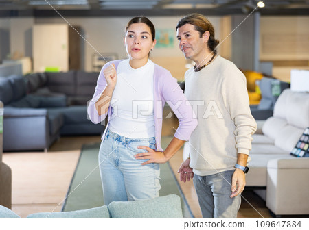couple in store choose new stylish sofa 109647884