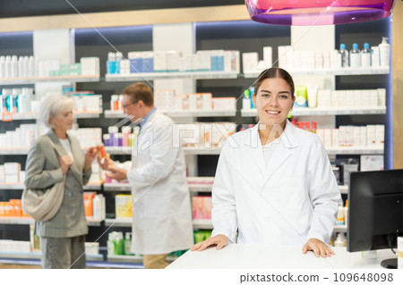 Young girl pharmacist posing in chemist's shop with large assortment 109648098