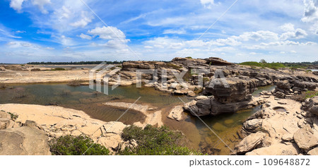 Hat Chom Dao canyon in Ubon, Thailand 109648872
