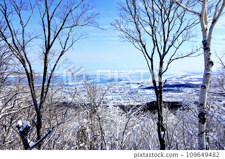 藍天和流冰的北海道紋別市 109649482