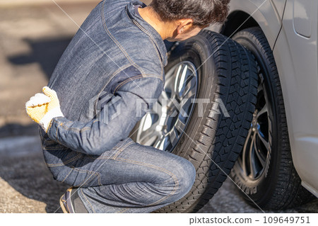 Tire replacement Studless tire replacement work Lower back pain 109649751