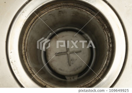 骯髒的排水溝 109649925