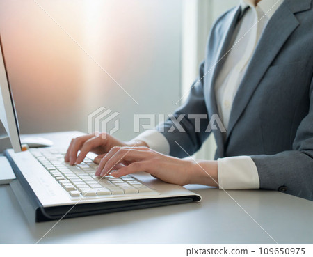 操作電腦生成人工智慧的女人的手 109650975