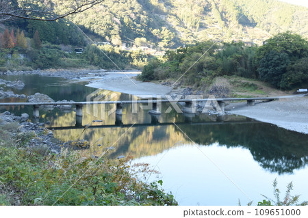 Submerged bridge on the Shimanto River, the last clear stream in Japan Submerged bridge on the Shimanto River, the last clear stream in Japan 109651000