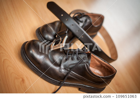 Preparation and Detail: Dress Shoes with Belt 109651063
