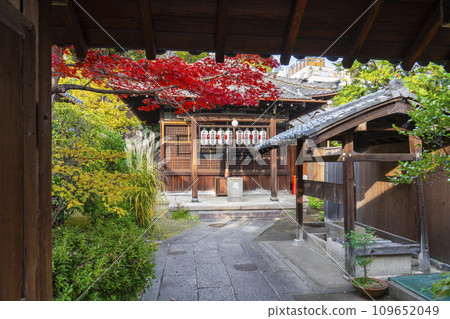 Kyoto in autumn, Sentai Jizo statue in Gion during the autumn leaves season 109652049