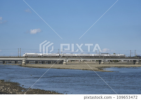 日豐線車輛穿越立川站鐵路橋 109653472