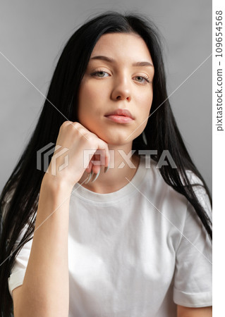 Portrait of a thoughtful young girl. 109654568