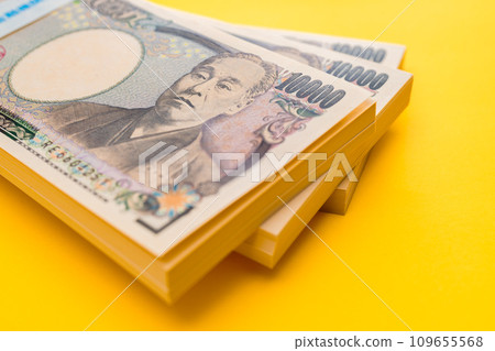 1 million yen bill spread out in a fan shape 3 million yen yellow background 109655568
