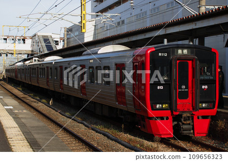 [JB] Kagoshima Main Line 813 series (Rapid: Moji Port ⇔ Tosu) 109656323